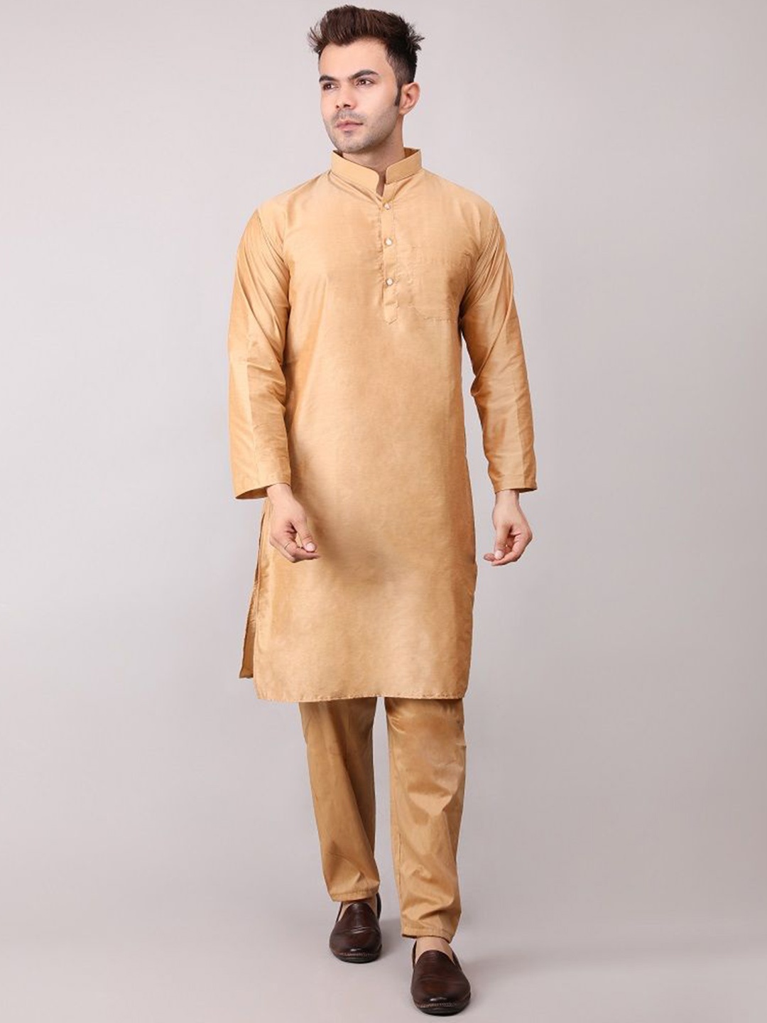 

Voniry Mandarin Collar Straight Kurta with Pyjamas, Gold