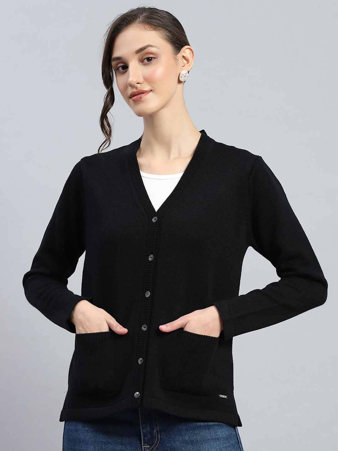 

Monte Carlo Women Solid V-Neck Cardigan, Black
