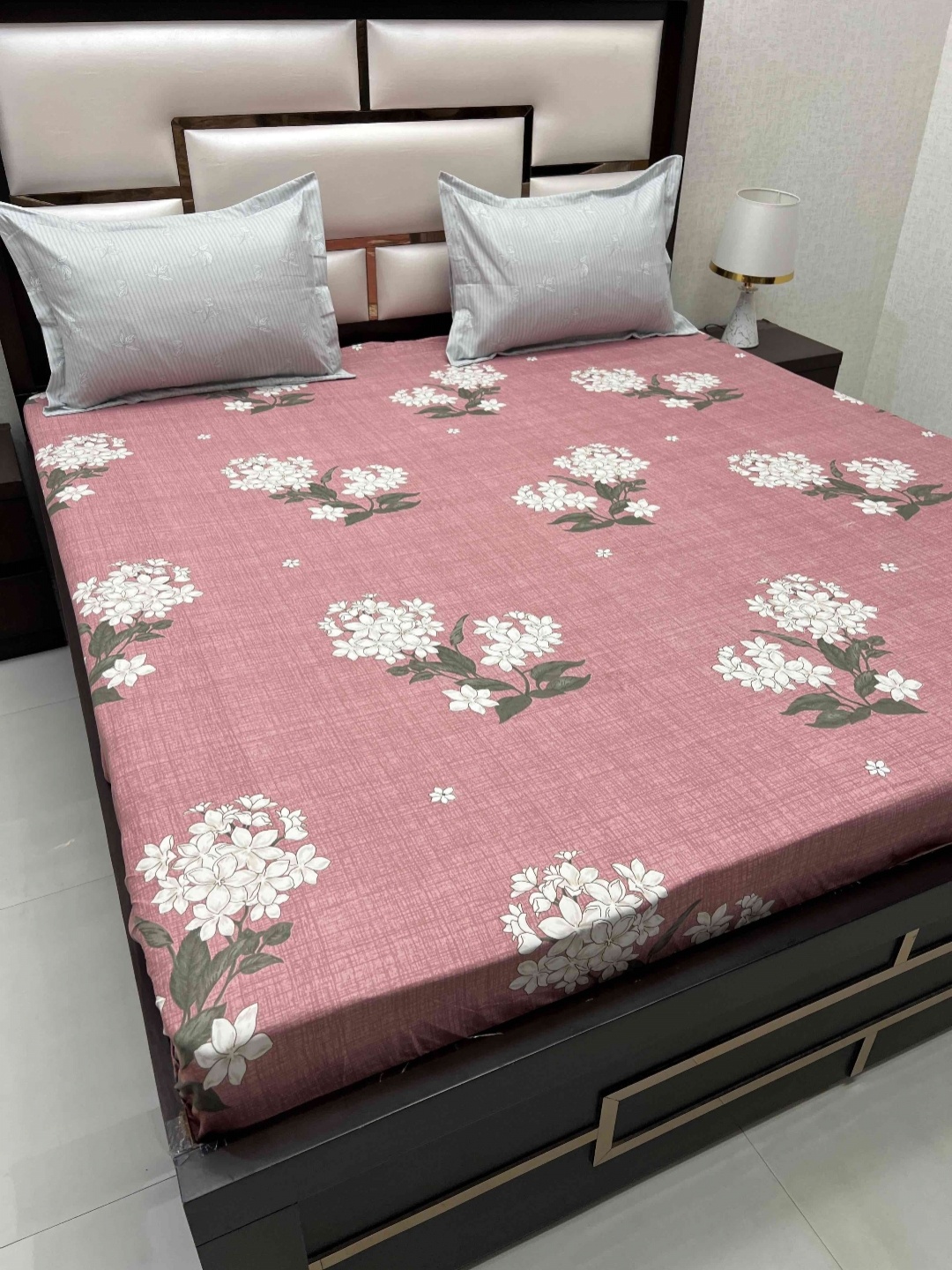 

Pure Decor Leisure Fur Pink & White Printed 200 TC Microfiber Super King Bedsheet Set