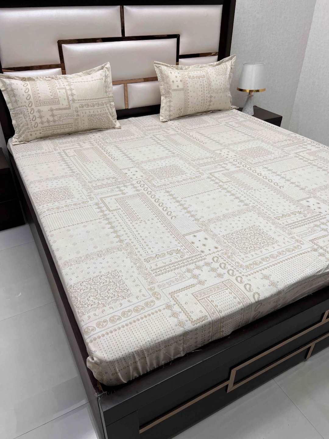 

Pure Decor Velar Fur Sib Beige Pure Cotton 300 TC King Bedsheet with 2 Pillow Covers