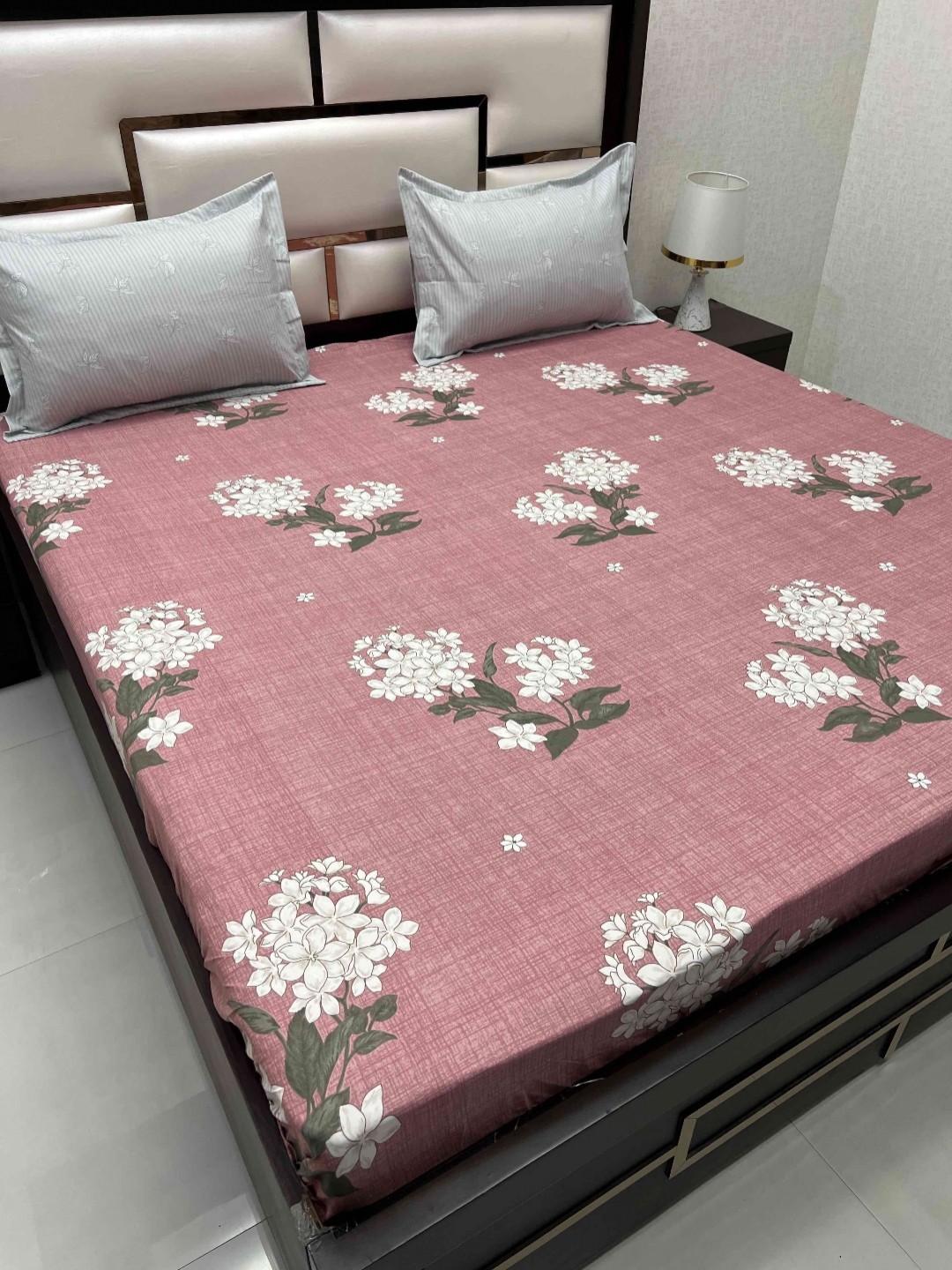 

Pure Decor Manor Pink Floral 350 TC Microfiber Fitted King Bedsheet & 2 Pillow Covers