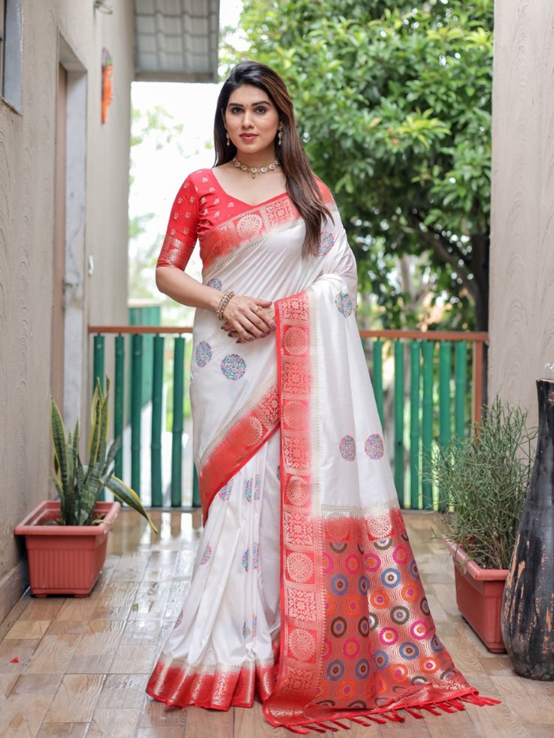 

Anaita Floral Pure Silk Saree, White