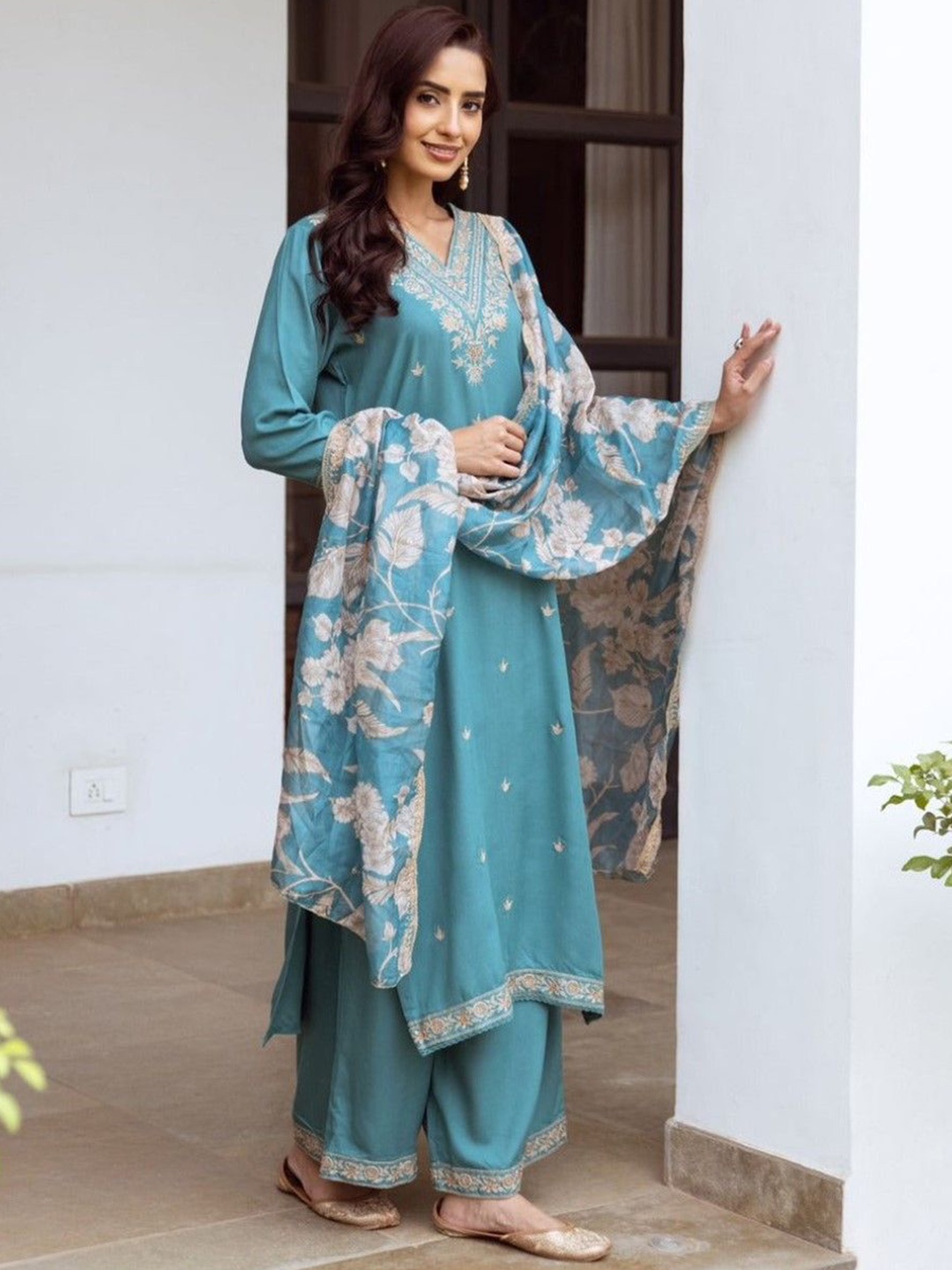 

AUTUMN LANE Floral Embroidered V-Neck Pure Cotton Straight Kurta with Palazzos & Dupatta, Blue