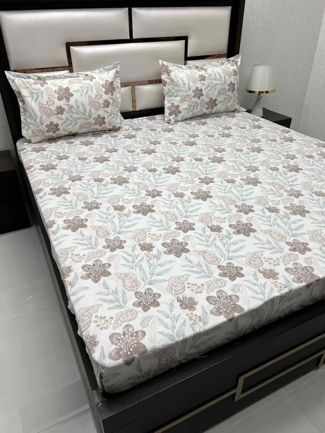 

Pure Decor Royal Velar White Printed 330 TC Pure Cotton King Bedsheet with 2 Pillow Covers