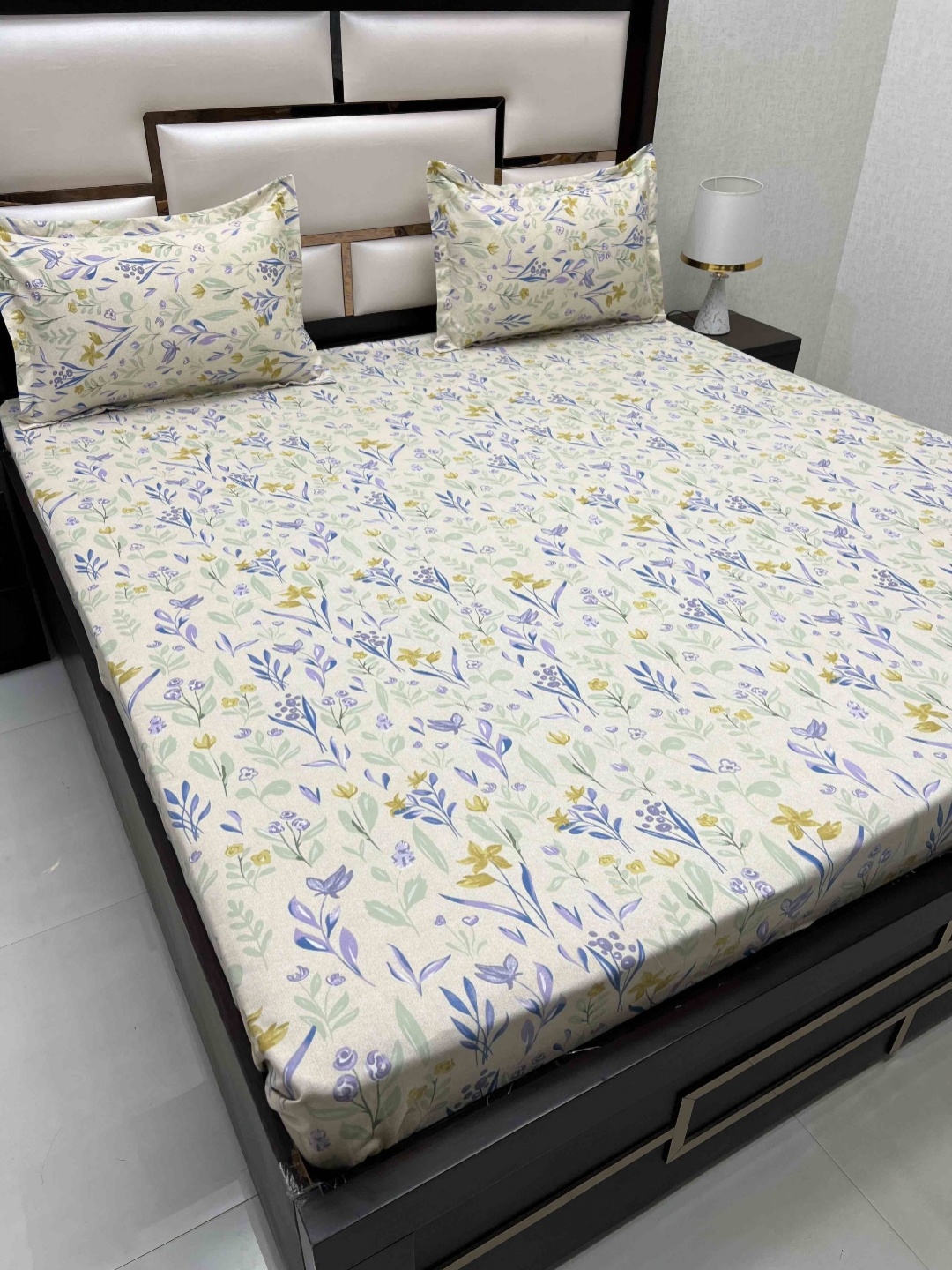 

Pure Decor Amulya Cream Floral 260 TC Microfiber Queen Bedsheet with 2 Pillow Covers