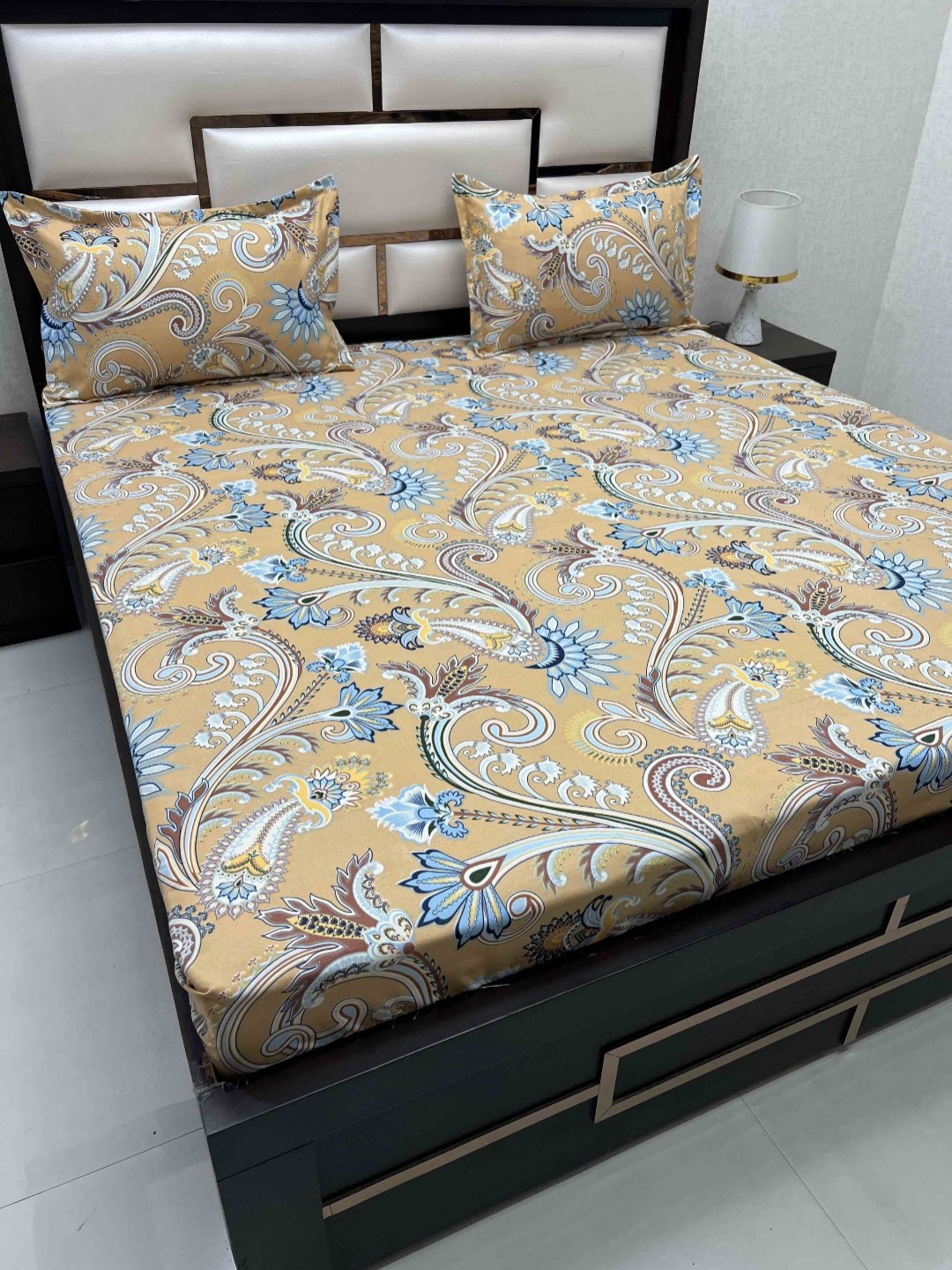 

Pure Decor Amulya Orange Printed 210 TC Microfiber Queen Bedsheet with 2 Pillow Covers