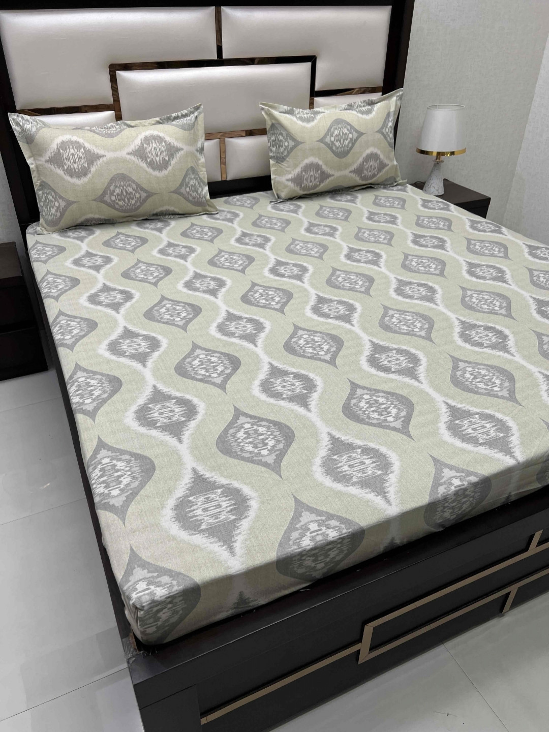 

Pure Decor Ruby Green Ethnic Motifs 230 TC Cotton King Bedsheet With 2 Pillow Covers
