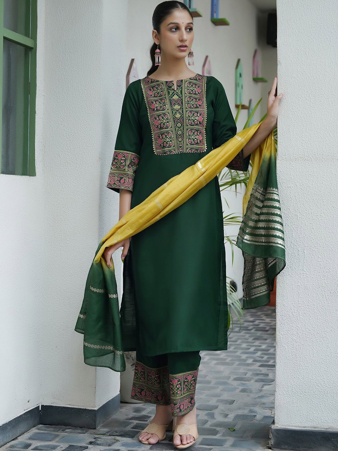 

SKYLEE Green & Yellow Ethnic Motifs Printed Straight Kurta & Trousers With Dupatta