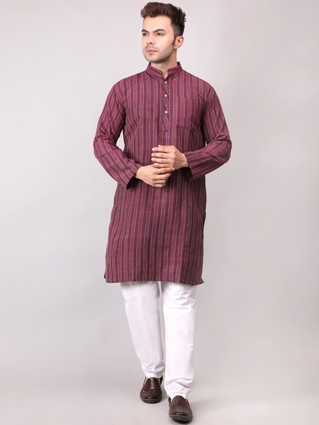 

Voniry Striped Straight Kurta with Pyjamas, Maroon