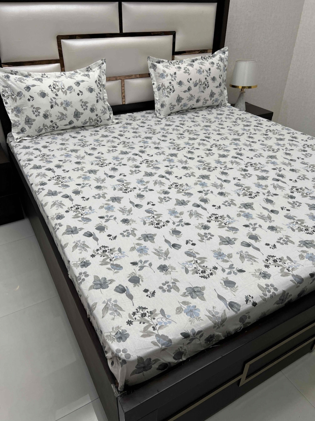 

Pure Decor Royal Velar White Printed 400 TC Pure Cotton King Bedsheet with 2 Pillow Covers