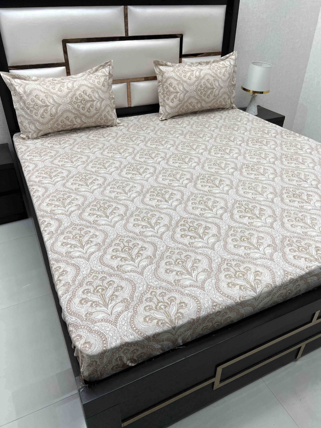 

Pure Decor Brown & White Ethnic Motifs Cotton 250 TC King Bedsheet with 2 Pillow Covers