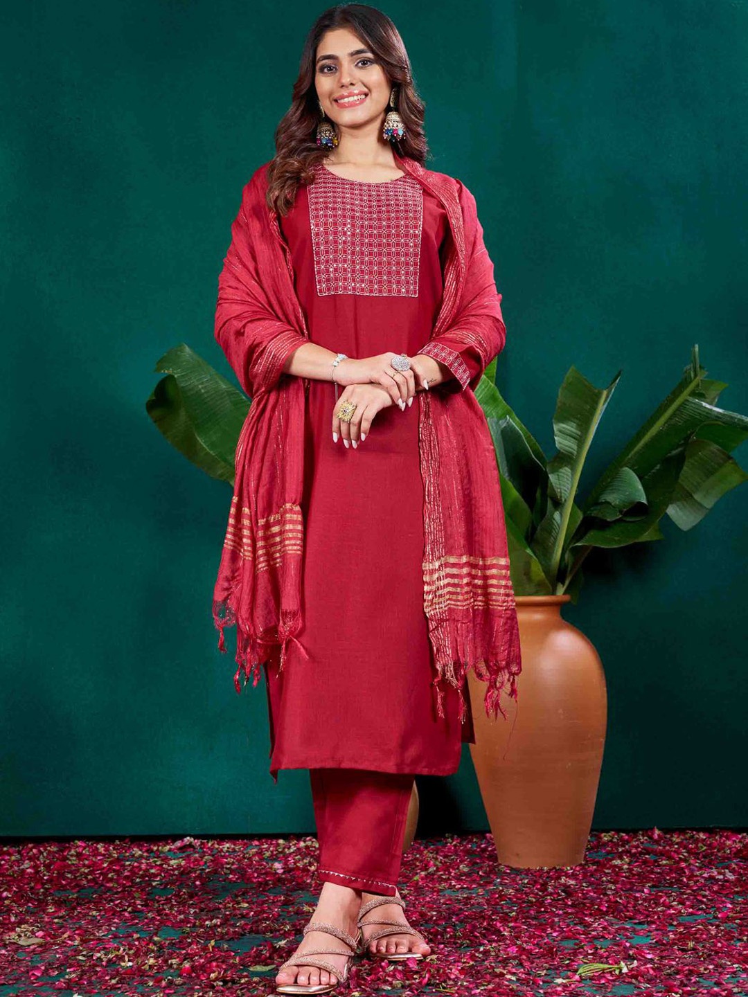 

ARADHNA Ethnic Motifs Yoke Design Regular Sequinned Straight Kurti with Trousers & Dupatta, Maroon