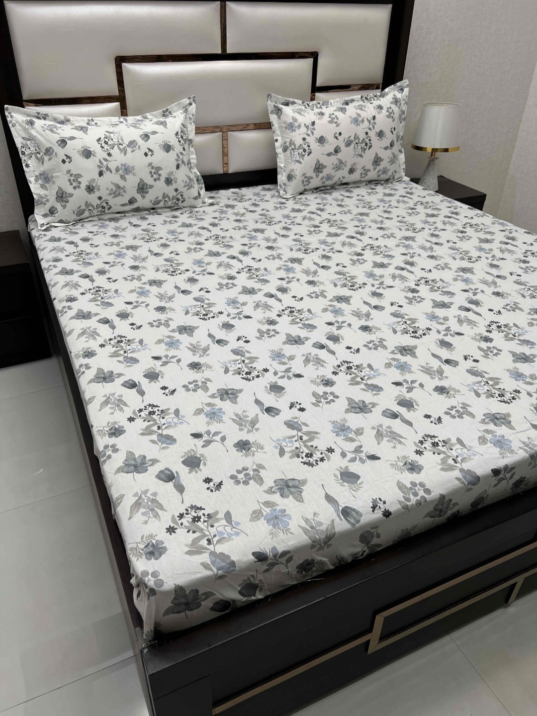 

Pure Decor Royal Velar White Floral Printed Cotton 230 TC King Bedsheet & 2 Pillow Covers