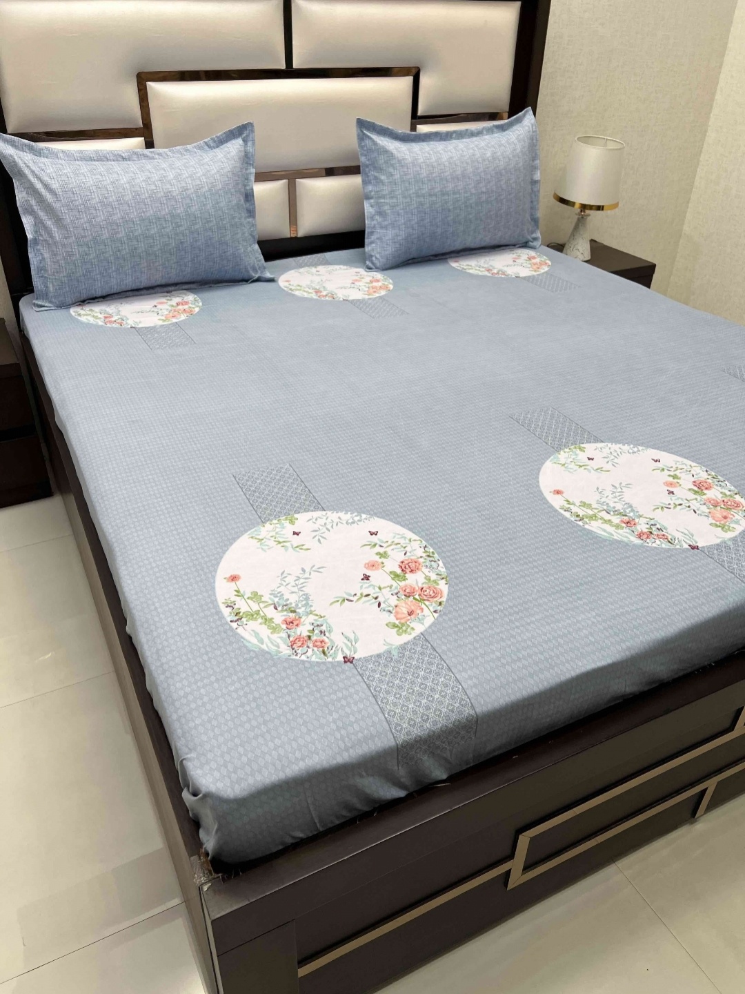 

Pure Decor Leisure Fur Blue Floral Printed 230 TC King Bedsheet with 2 Pillow Covers