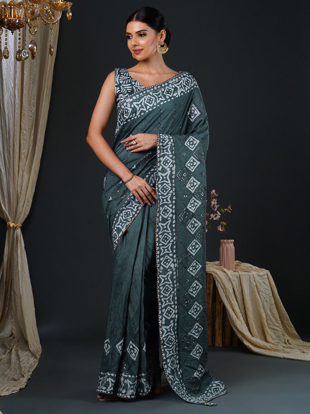

Anouk Bagh Sequinned Saree, Grey