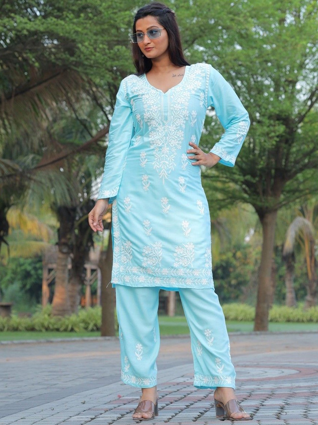 

APNISHA Ethnic Motifs Embroidered Regular Thread Work Straight Kurta with Palazzos, Turquoise blue