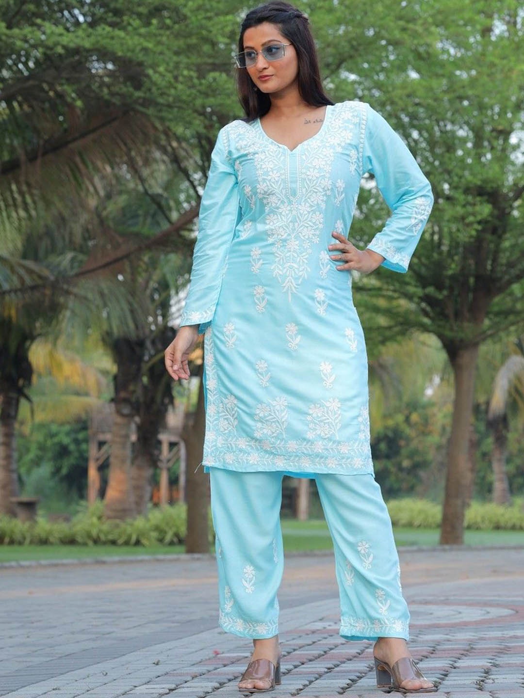 

Aika Floral Embroidered Regular Chikankari Straight Kurta with Palazzos, Turquoise blue