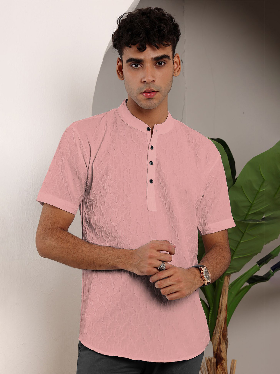 

Wuxi Men Relaxed Mandarin Collar Textured Casual Shirt, Peach