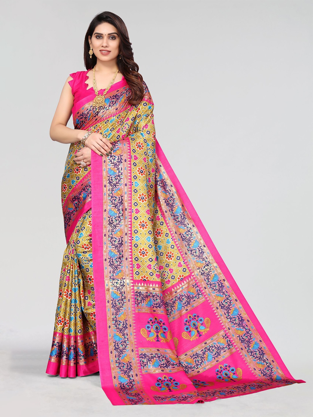 

VIRICA Floral Printed Saree With Blouse Piece, Green