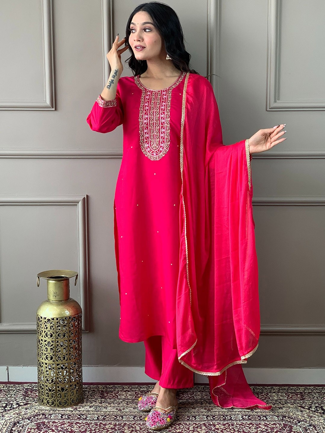

NIZA FASHION Ethnic Motifs Yoke Design Chanderi Silk Straight Kurta with Trousers & With, Pink