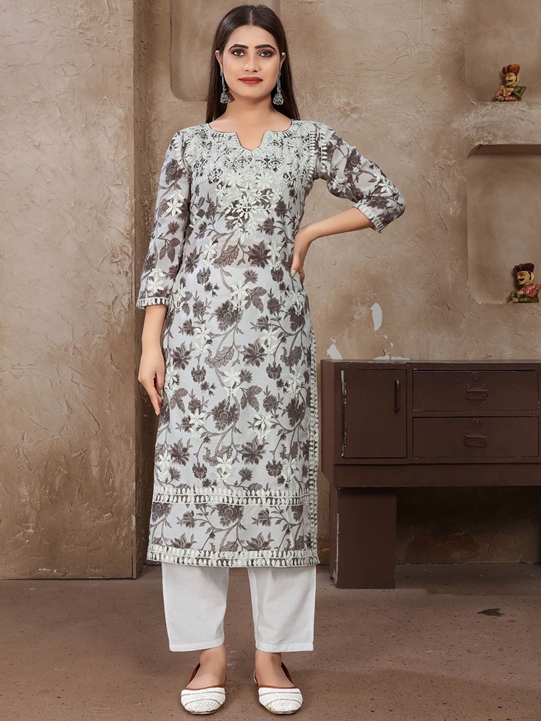 

APNISHA Floral Embroidered Regular Straight Kurta with Palazzos, Black