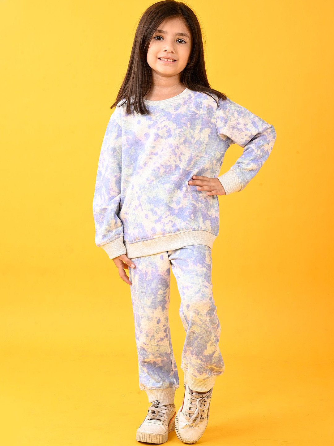 

Anthrilo Girls Dyed Sweatshirt With Jogger, Off white
