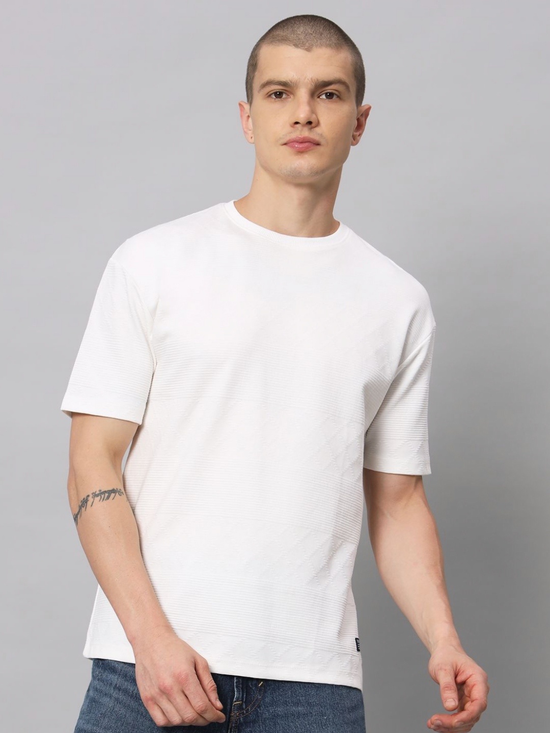 

URBAN TRAIL Men Solid Round Neck Cotton T-shirt, White