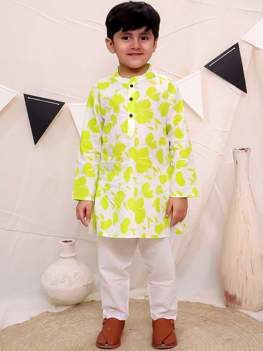 

Ka-mee Boys Floral Printed Pure Cotton Kurta with Pyjama, Green