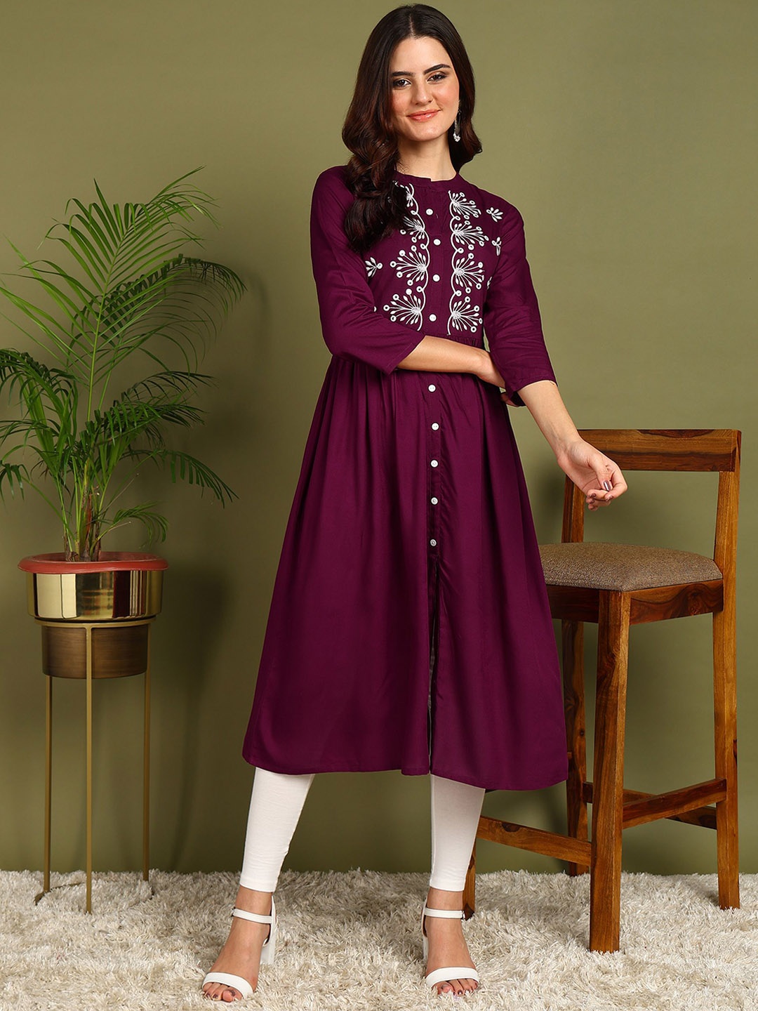 

Kapad Dwar Floral Embroidered Mandarin Collar Pleated A-Line Kurta, Purple