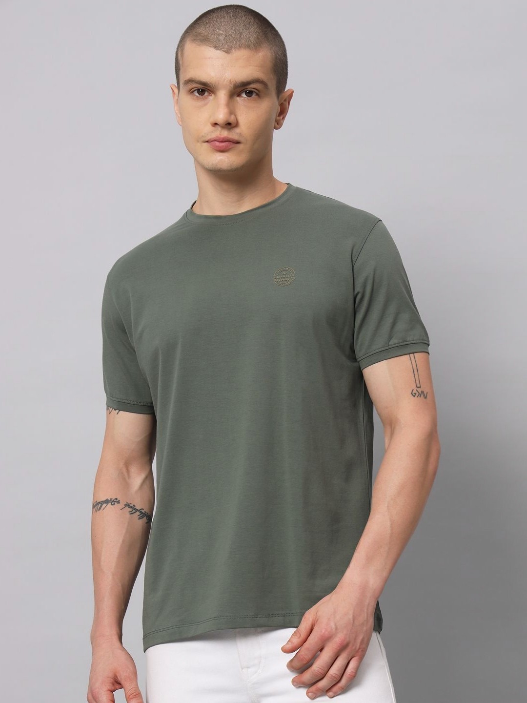 

URBAN TRAIL Men Solid Round Neck Cotton T-shirt, Grey