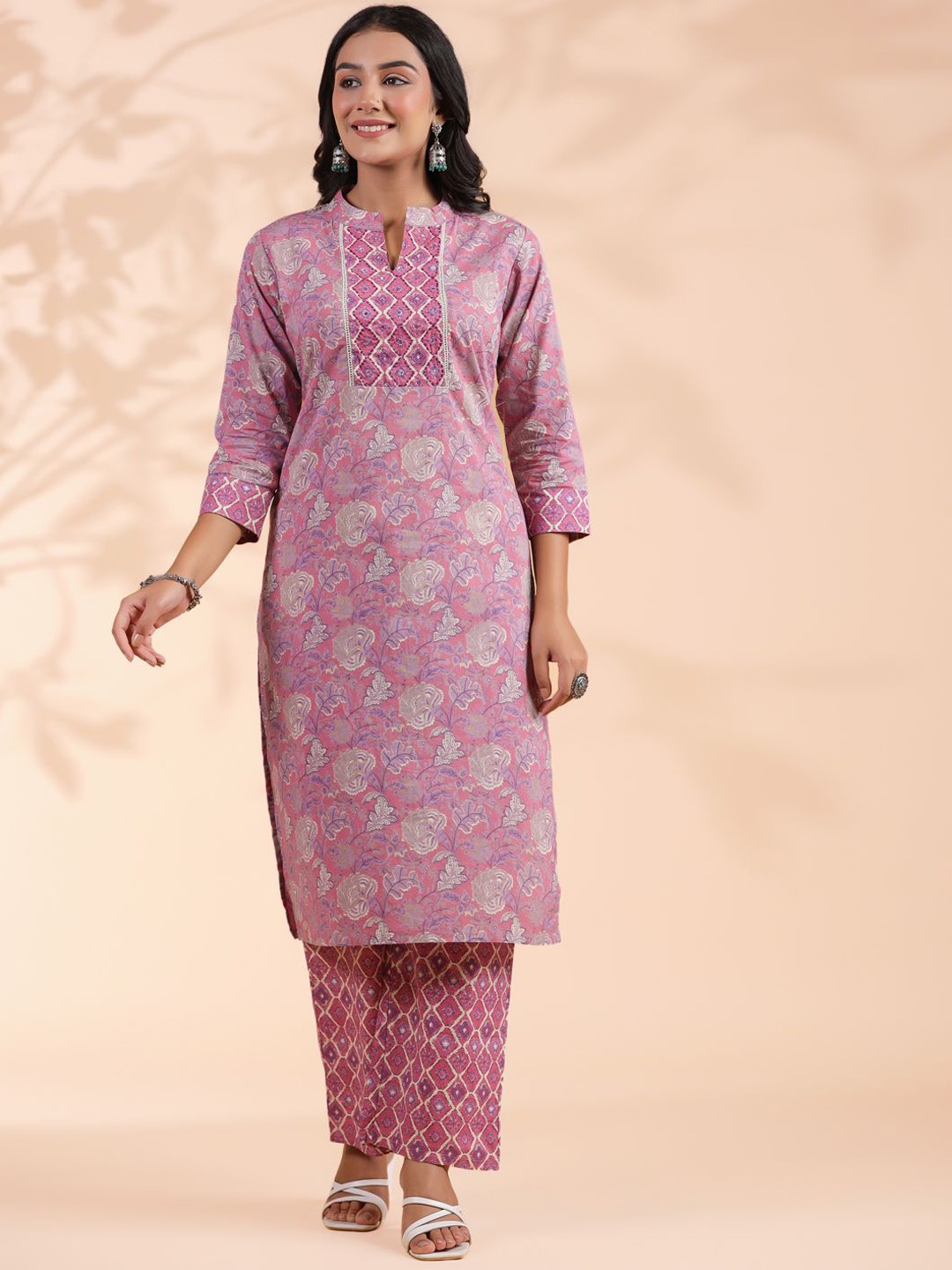 

Vbuyz Floral Printed Mandarin Collar Sequinned Pure Cotton Kurta with Palazzos, Pink