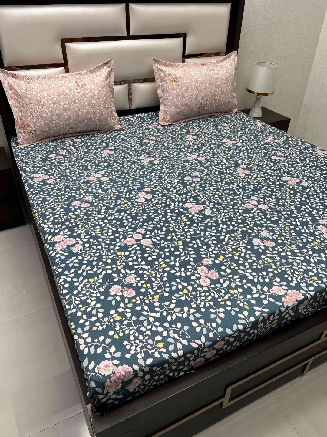 

Pure Decor manor Blue & White Floral Microfiber 330 TC King Bedsheet with 2 Pillow Covers