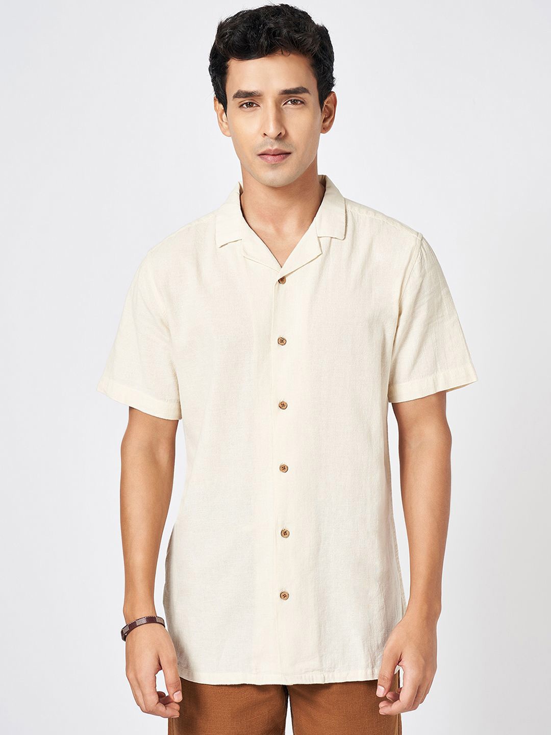 

7 Alt by Pantaloons Men Solid Cotton Relaxed Fit Casual Shirt, Off white