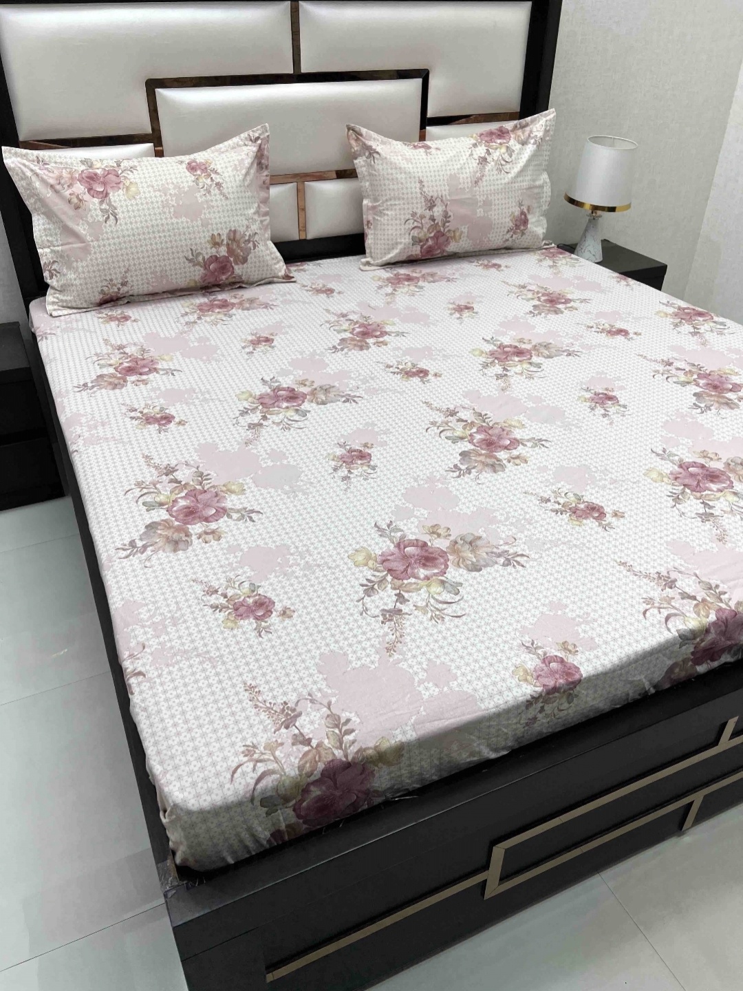 

Pure Decor Maroon & White Floral Pure Cotton King Bedsheet With 2 Pillow Covers