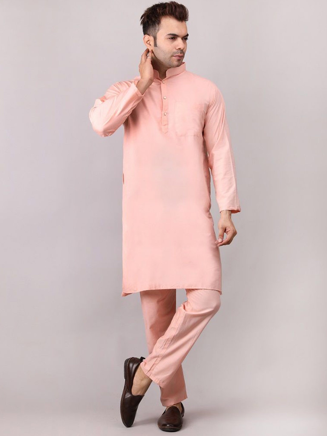 

Voniry Mandarin Collar Kurta With Trousers, Peach