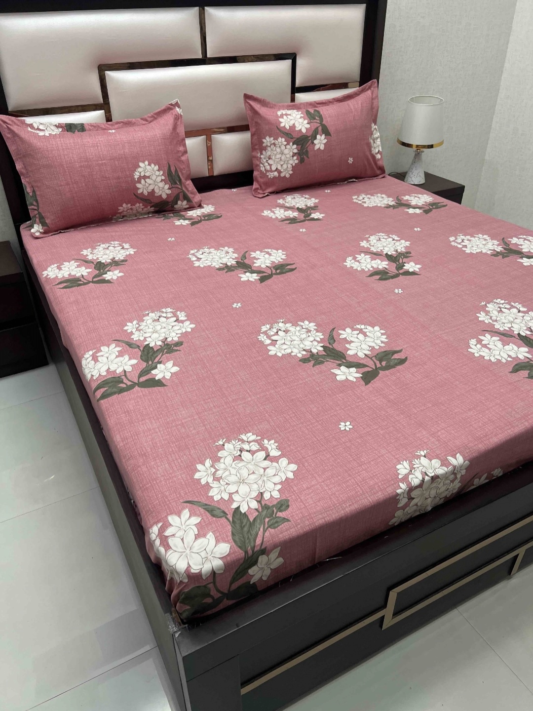 

Pure Decor Amulya Pink Floral Printed Microfiber 260 TC Queen Bedsheet & 2 Pillow Covers