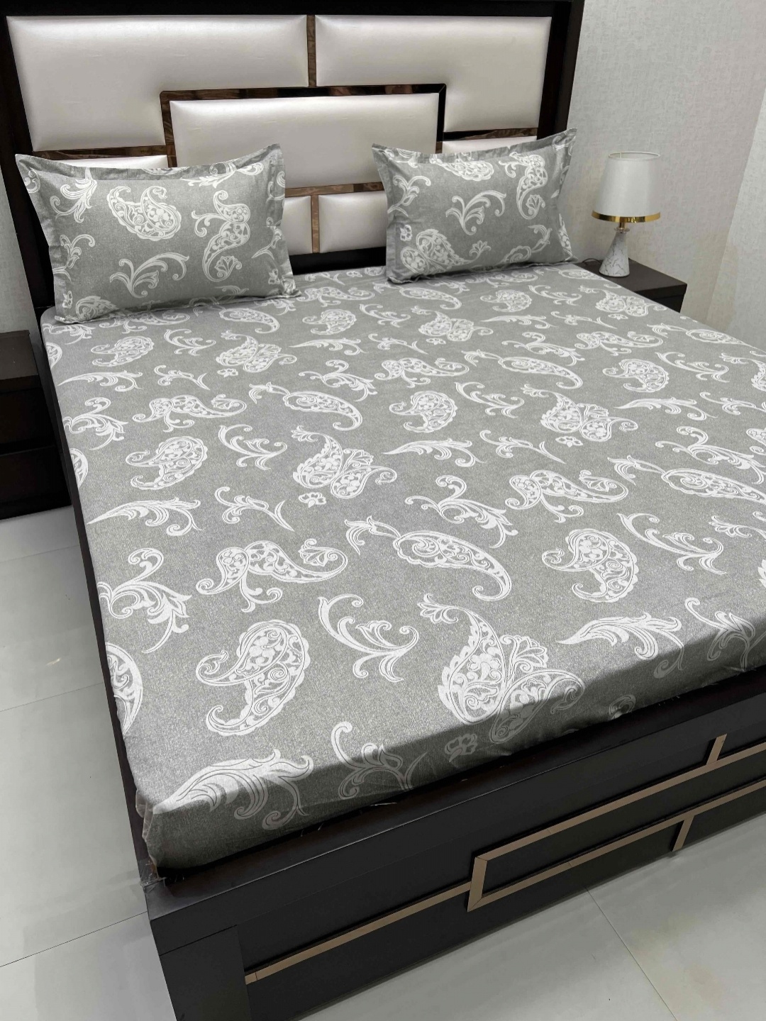 

Pure Decor Royal Velar Grey Ethnic Motifs 220 TC Cotton King Bedsheet With 2 Pillow Covers