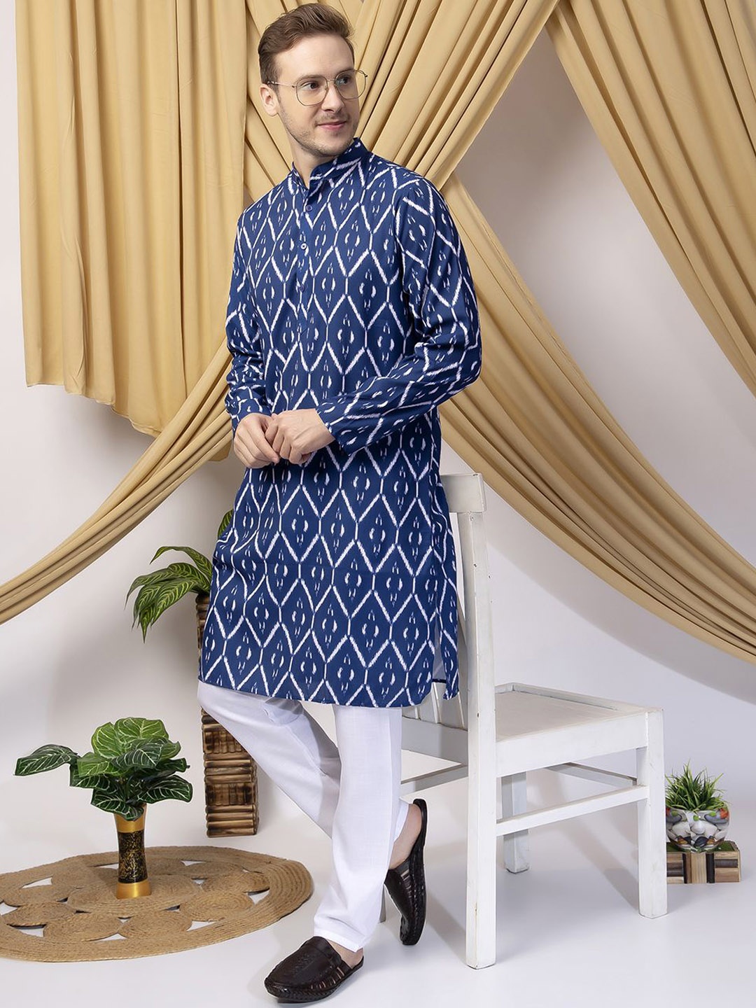 

Hangup Geometric Printed Mandarin Collar Straight Kurta with Pyjamas, Navy blue