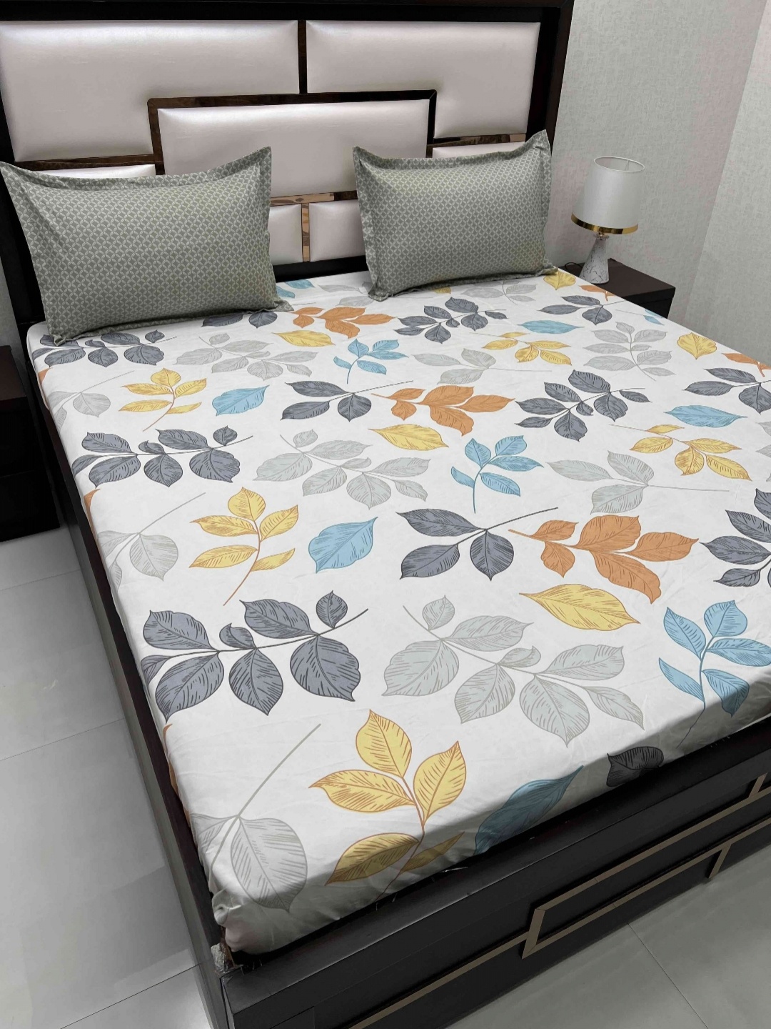 

Pure Decor Leisure Fur White Floral 330 TC Microfiber King Bedsheet with 2 Pillow Covers