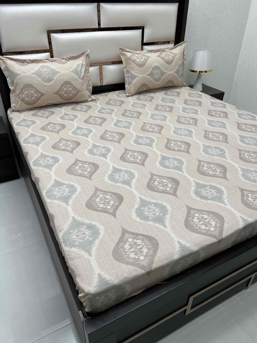 

Pure Decor Brown & White Ethnic Motifs Cotton 330 TC King Bedsheet with 2 Pillow Covers