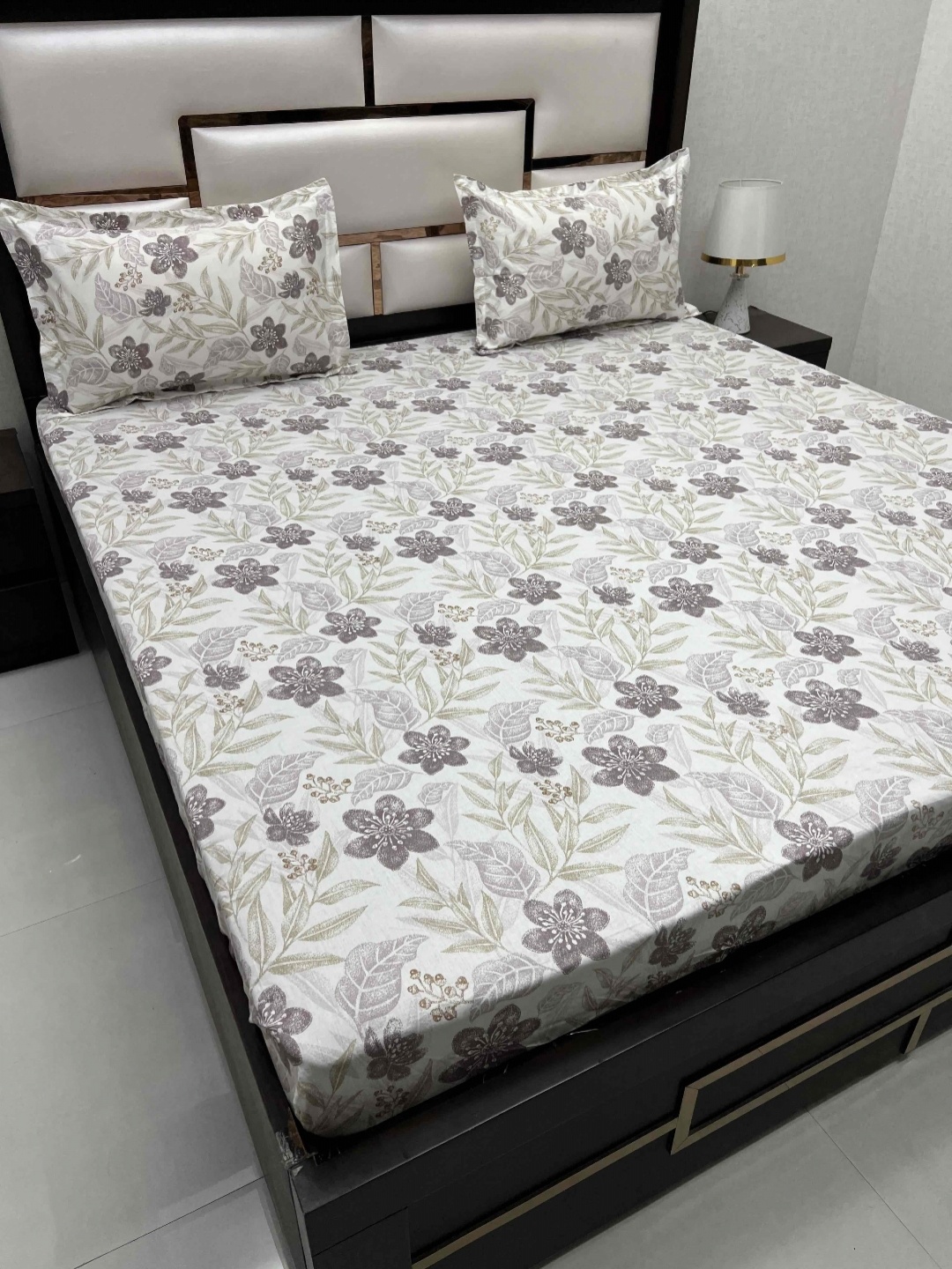 

Pure Decor Sapphire White Floral Printed Pure Cotton 250TC King Bedsheet & 2 Pillow Covers