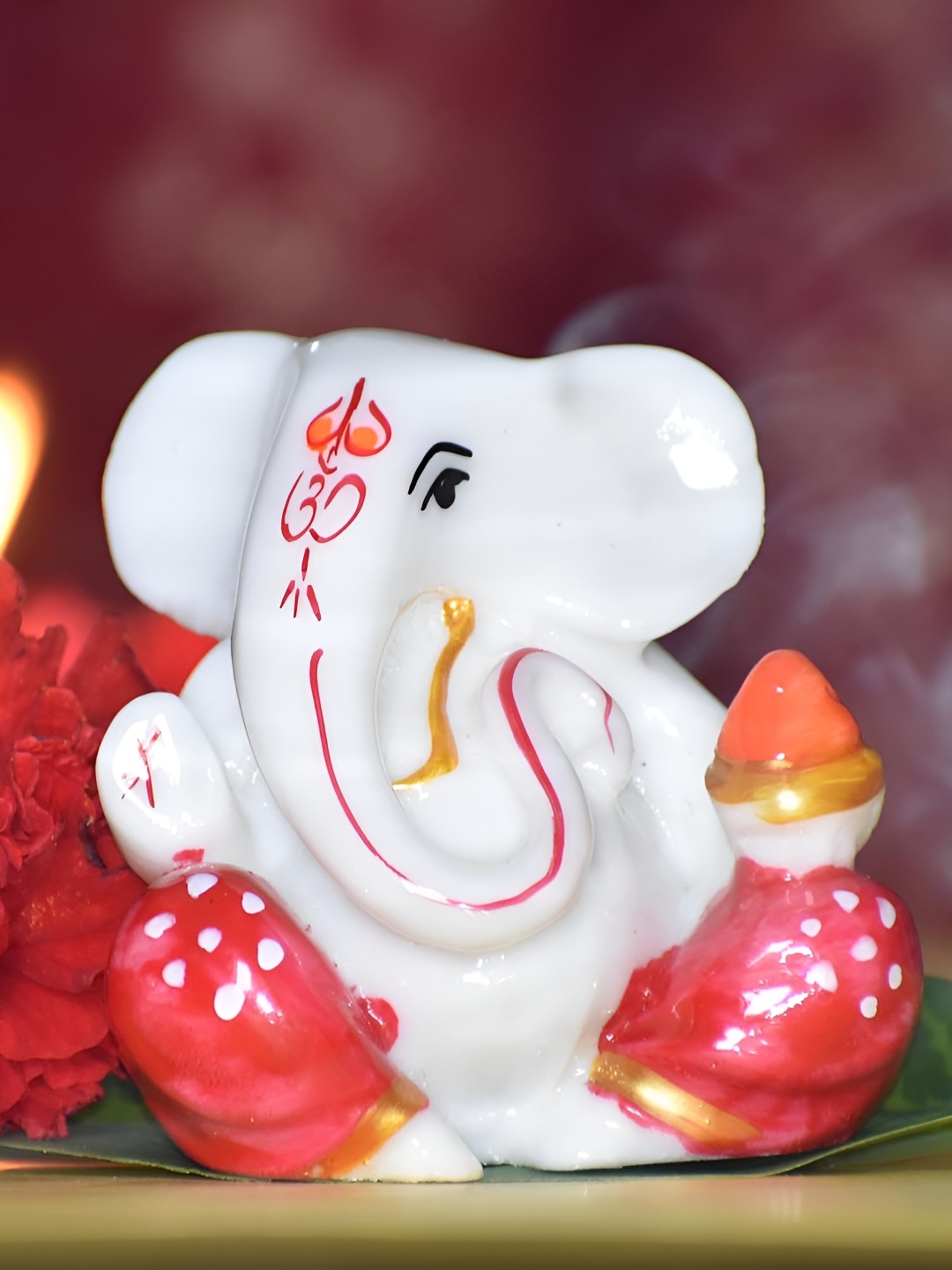 

Lupaava White Lord Ganesha Idol Showpiece