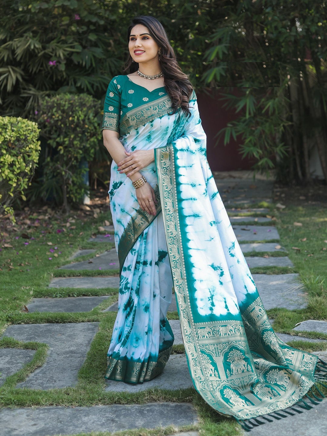 

Anaita Tie and Dye Pure Silk Bandhani Saree, Green
