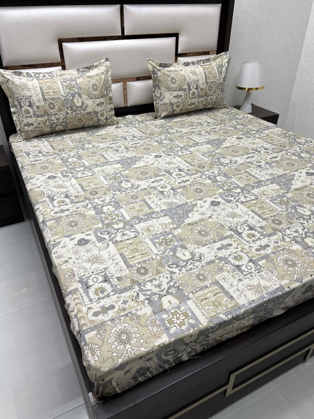

Pure Decor Sapphire Green Floral Cotton Fitted 250 TC King Bedsheet with 2 Pillow Covers