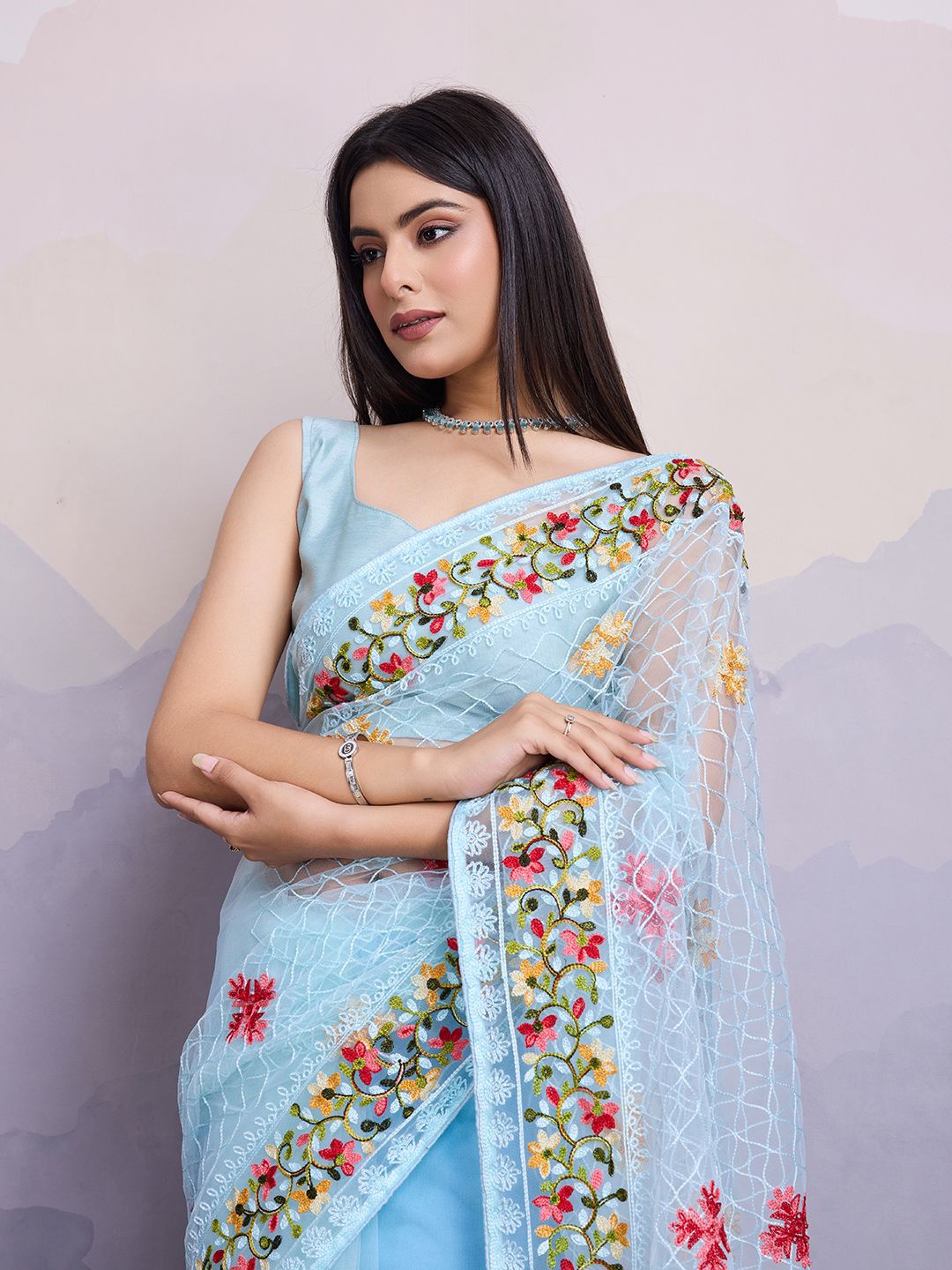 

VAIRAGEE Floral Embroidered Net Saree, Blue