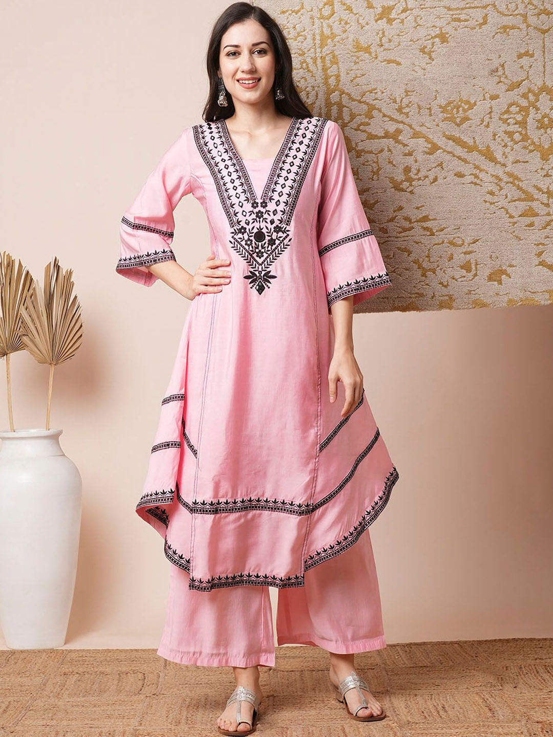 

FASHOR Embroidered A-Line Paneled High-Low Tunic With Trousers, Pink