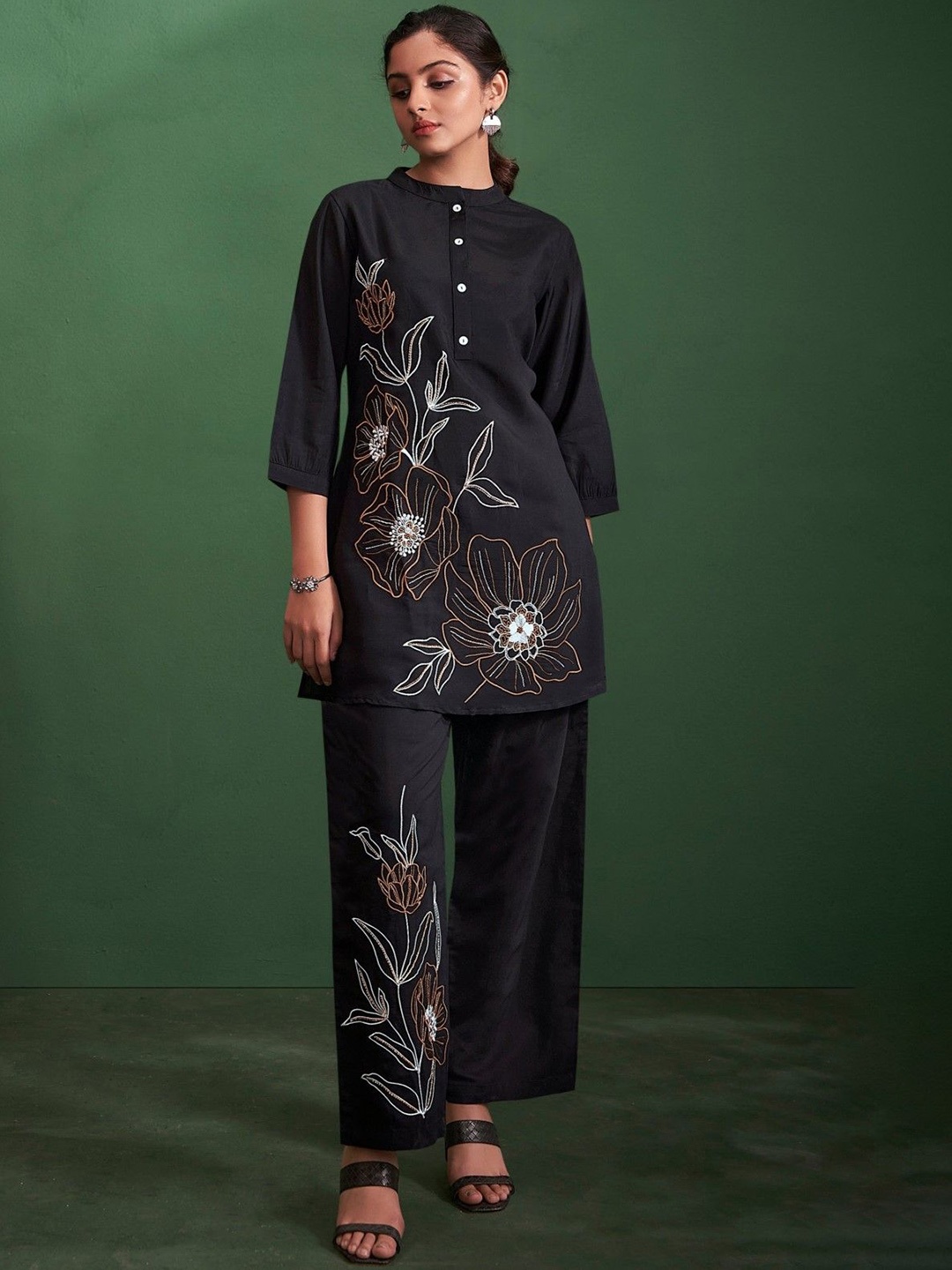 

AUTUMN LANE Akaay Onyx Embroidered Tunic With Trousers, Black