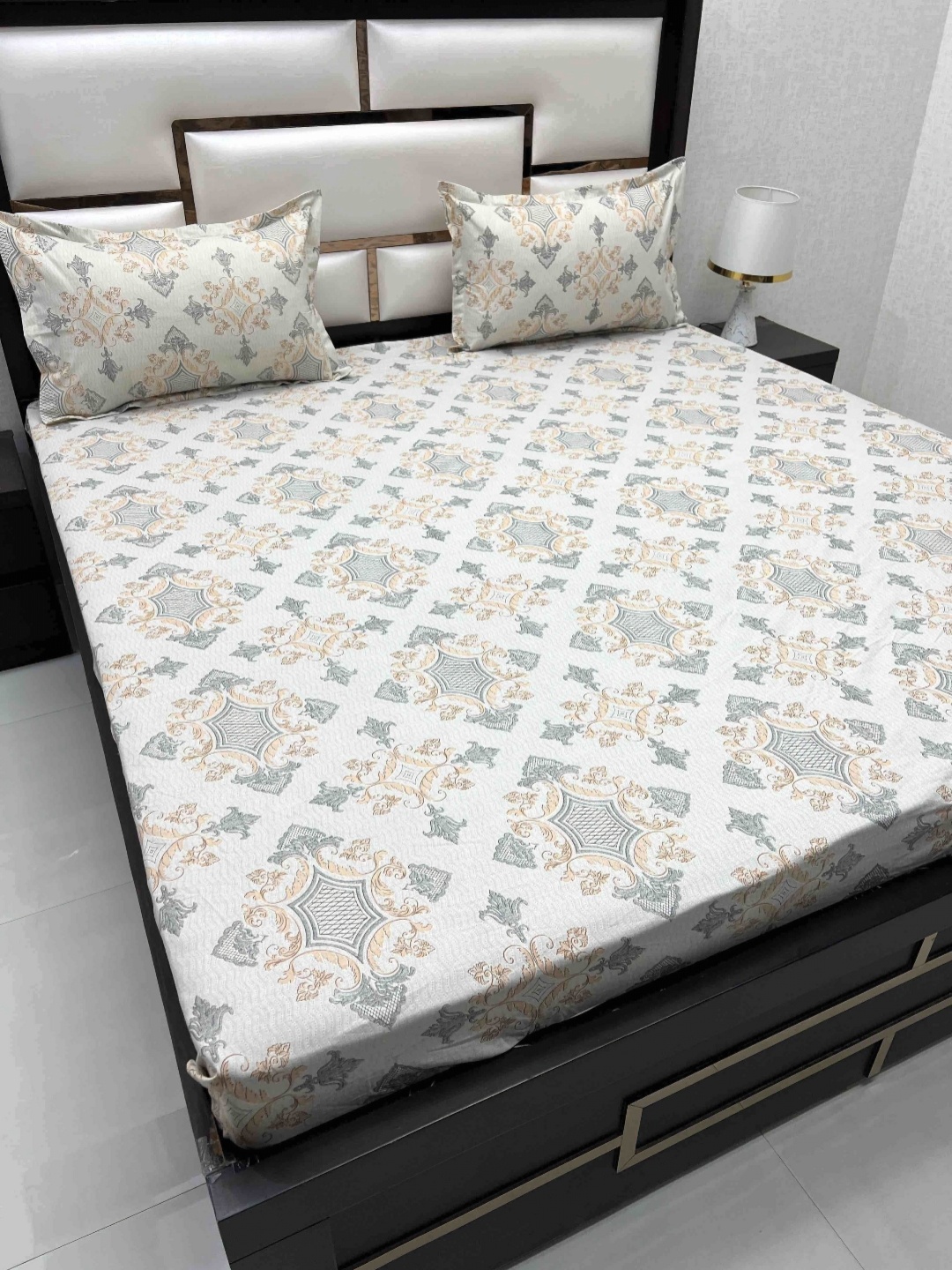 

Pure Decor Ruby Grey & White Printed 230 TC Pure Cotton Fitted Super King Bedsheet Set