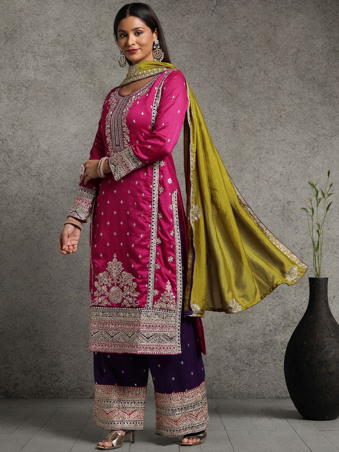 

Miss Ethnik Ethnic Motifs Embroidered Sequinned Straight Kurta with Palazzo & Dupatta, Pink