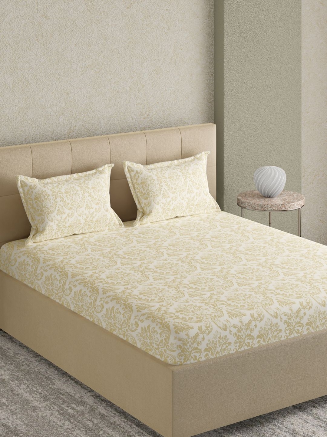 

GM Off White & Beige Floral Jacquard Cotton 300 TC King Bedsheet with 2 Pillow Covers